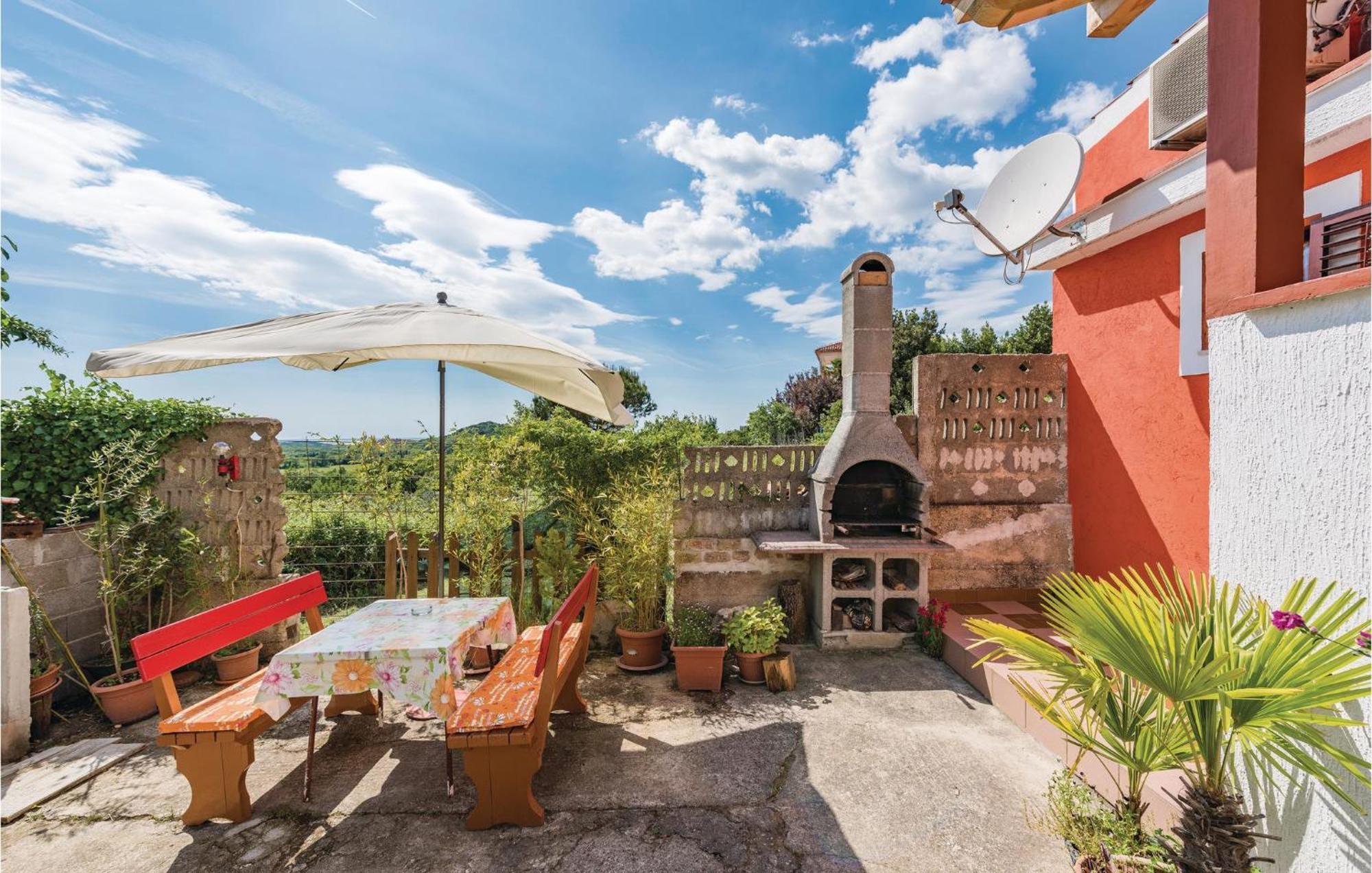Awesome Home In Porec With House Sea View 외부 사진