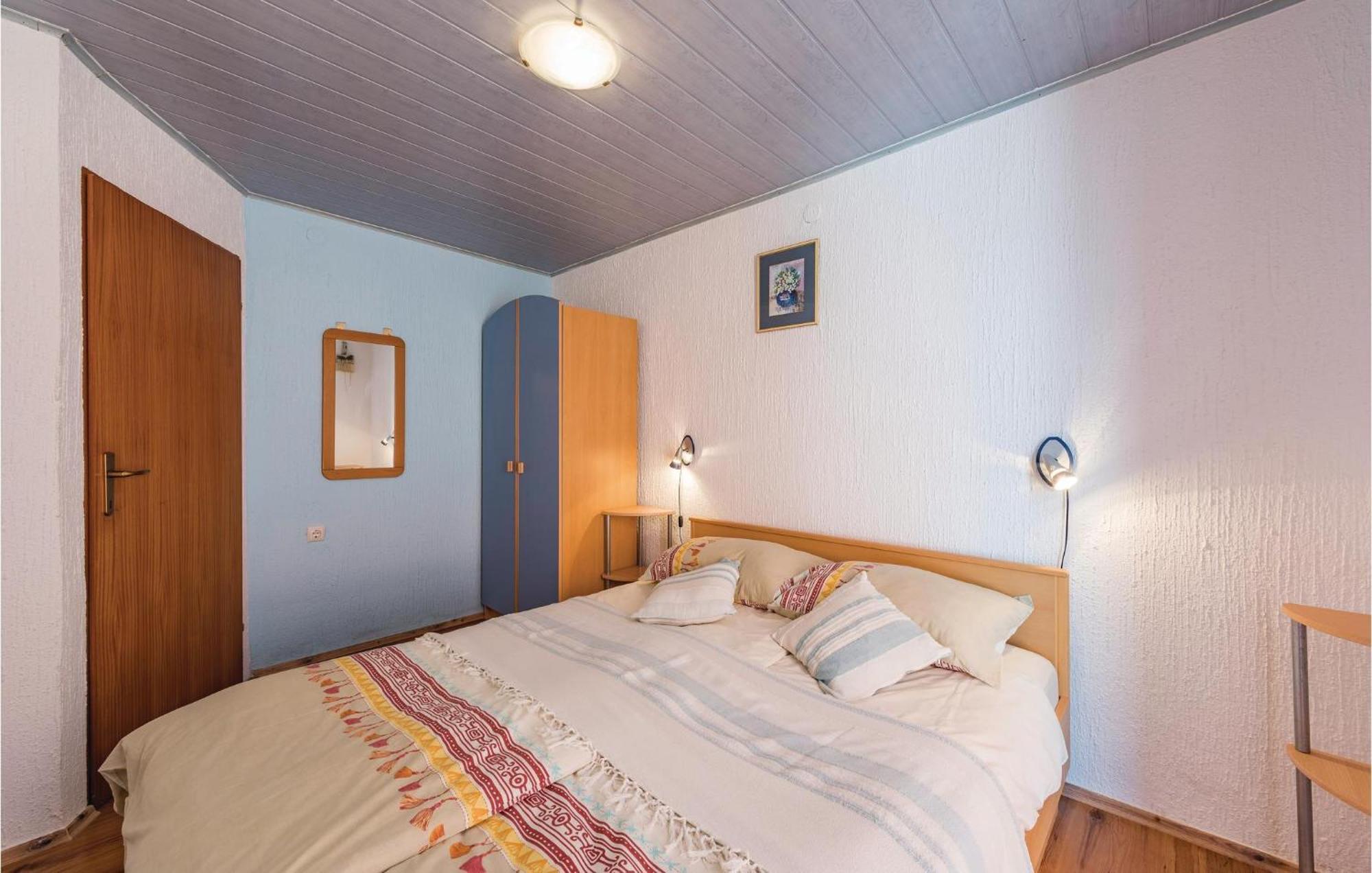 Awesome Home In Porec With House Sea View 외부 사진