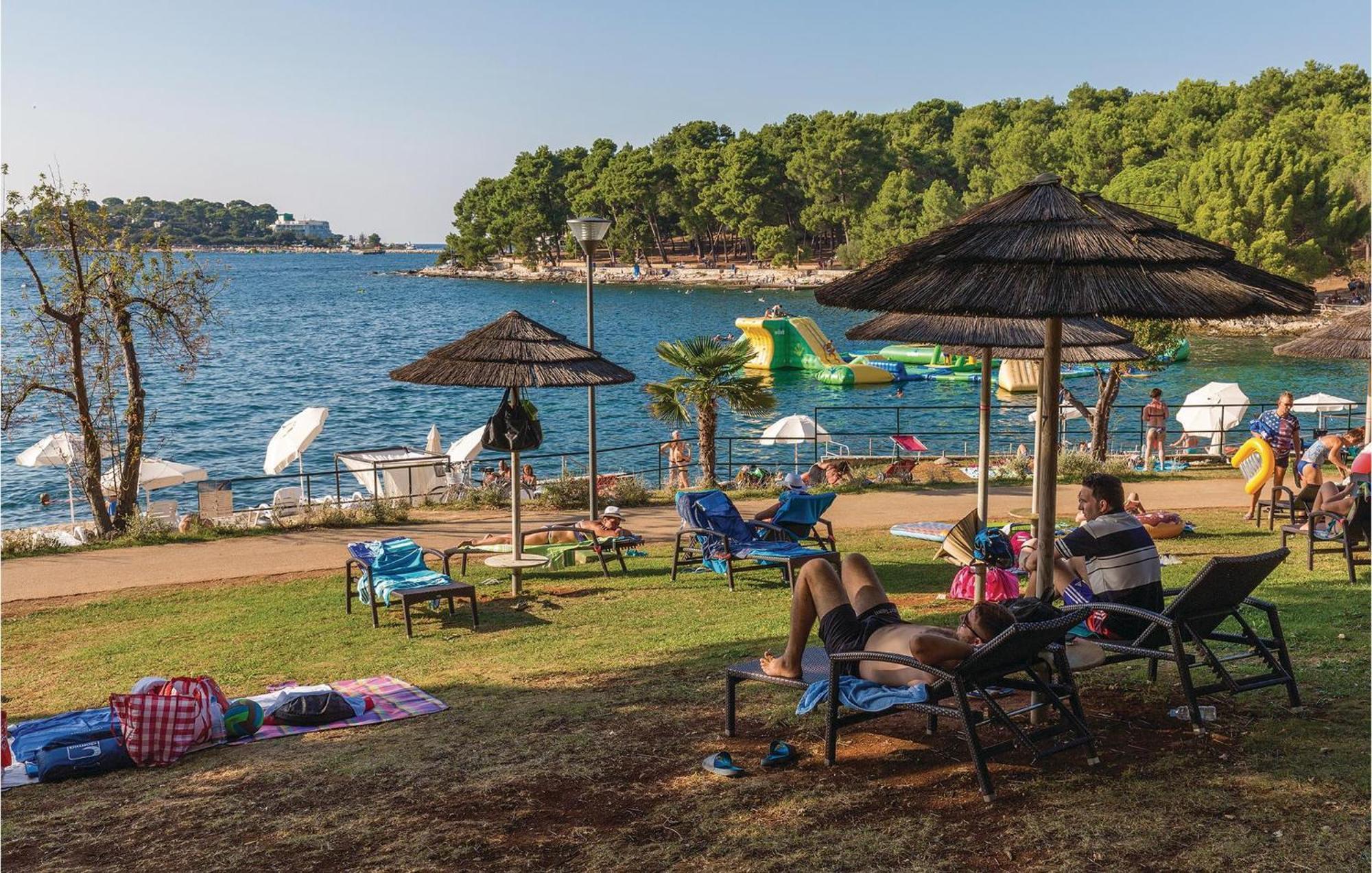 Awesome Home In Porec With House Sea View 외부 사진